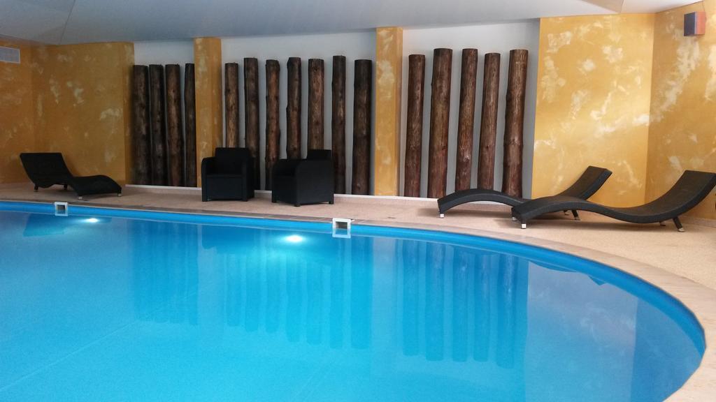 Hotel Kamei Snina Exteriör bild