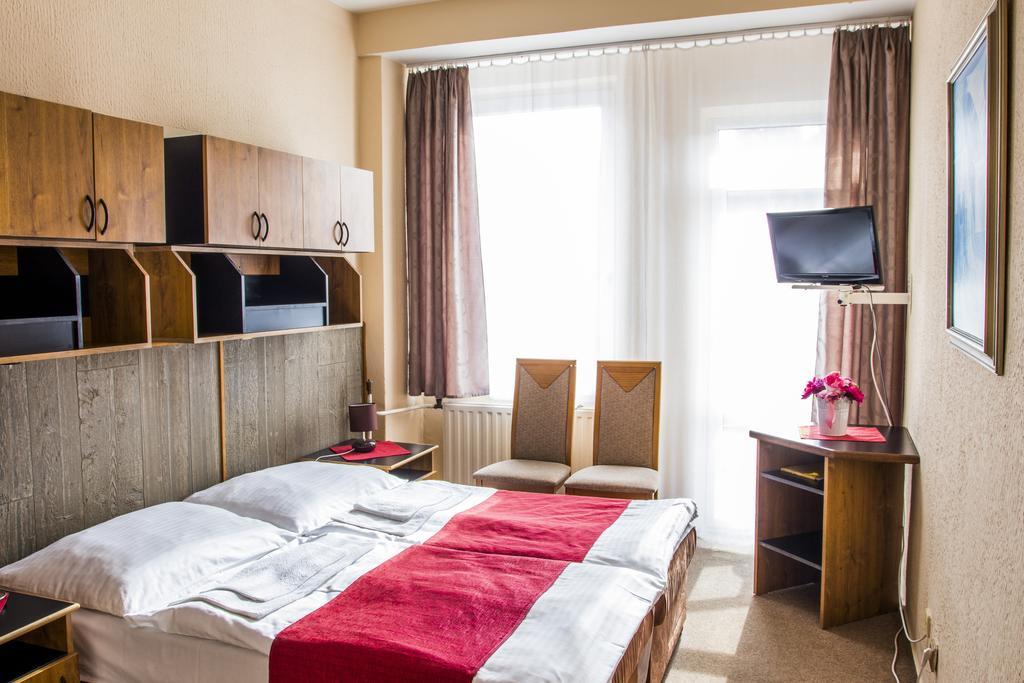 Hotel Kamei Snina Exteriör bild